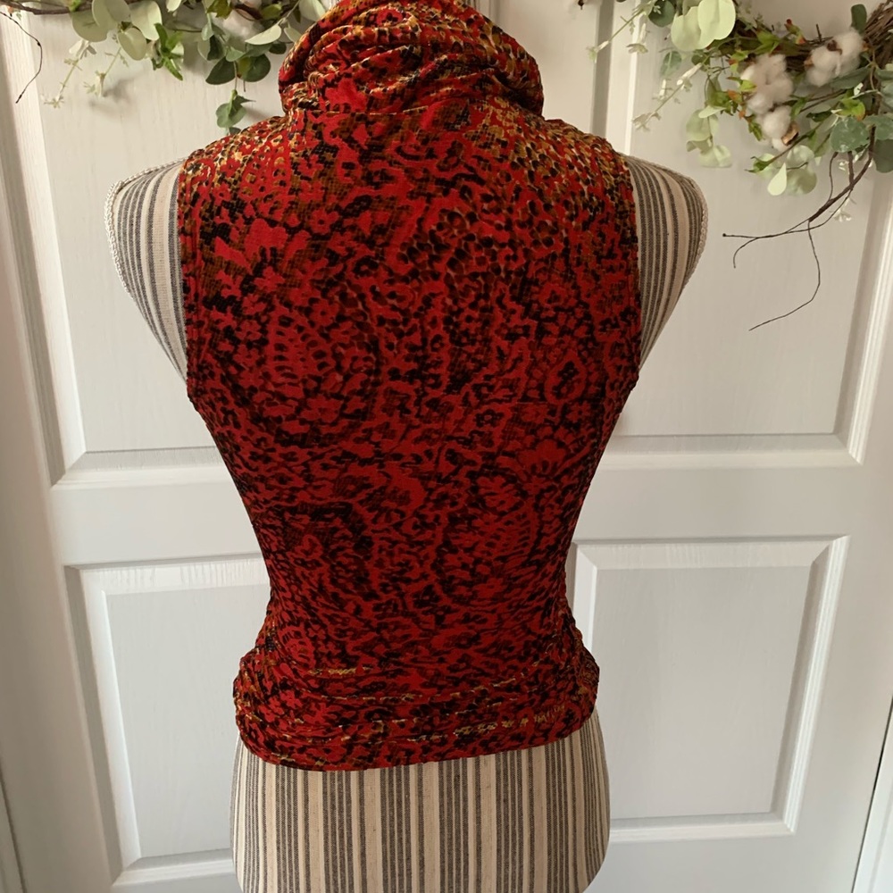 Sleeveless Top - Picture 4 of 5